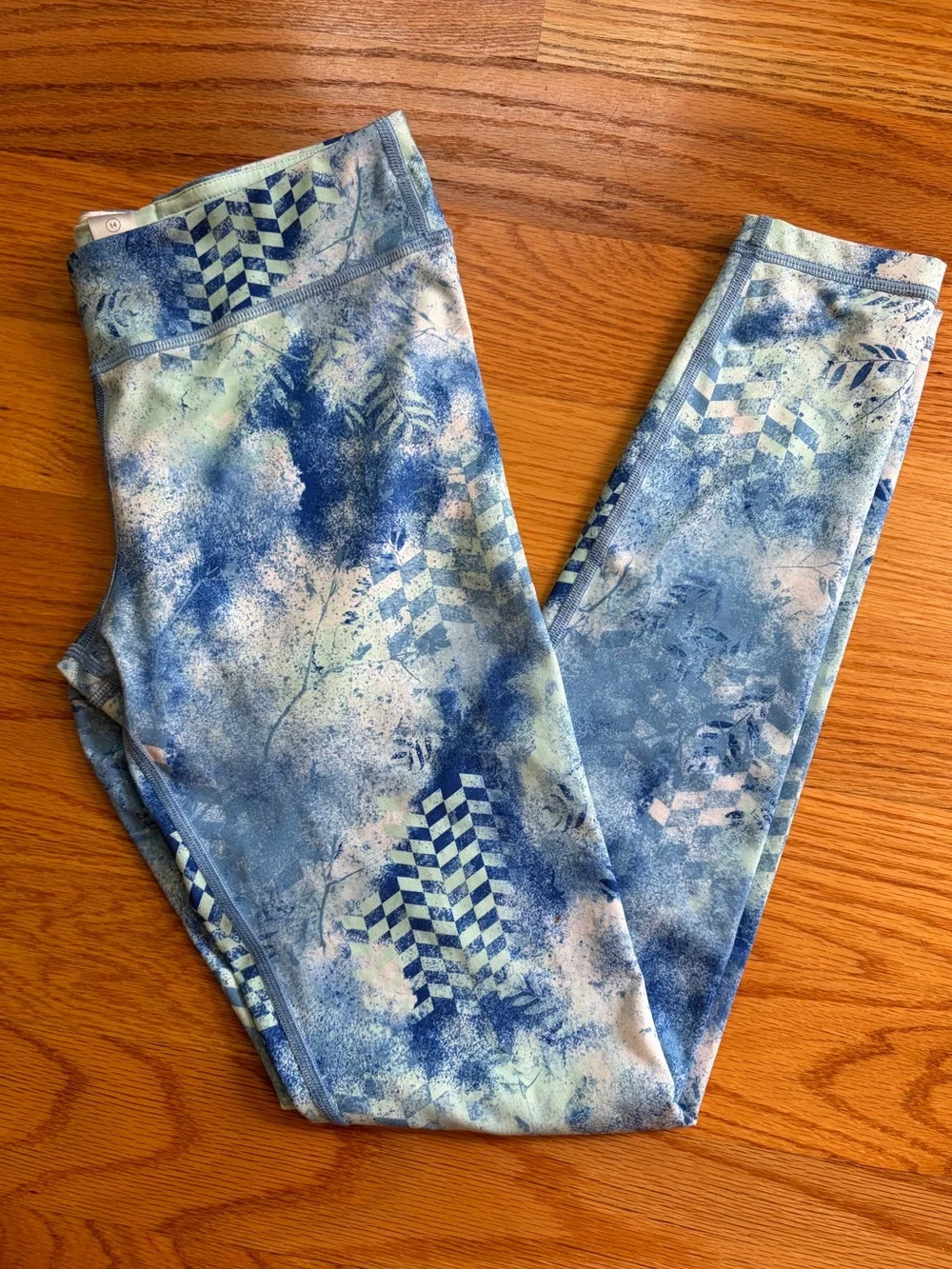 Ivivva blue and green patterned leggings size 14